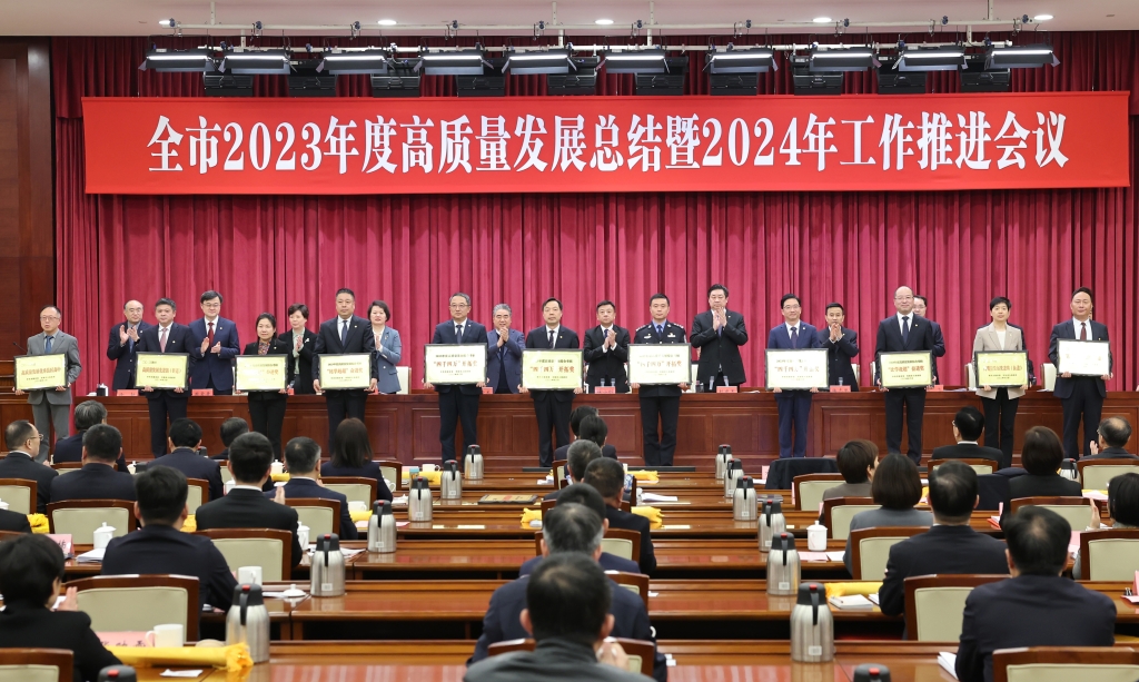 國(guó)聯(lián)集團(tuán)蟬聯(lián)“四千四萬(wàn)”開(kāi)拓獎(jiǎng)等多項(xiàng)榮譽(yù)